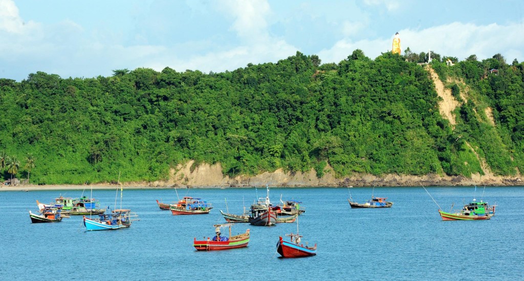 Ngapali beach boats